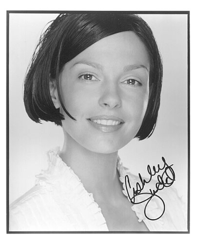 Ashley Judd signed autographs